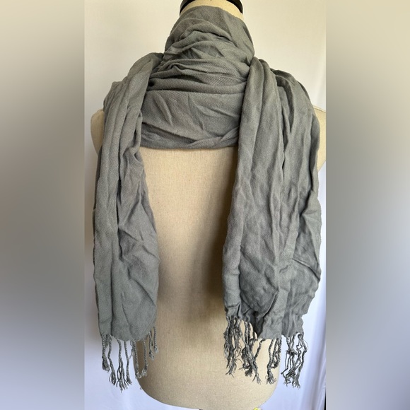 Saachi Scarf - Picture 3 of 5